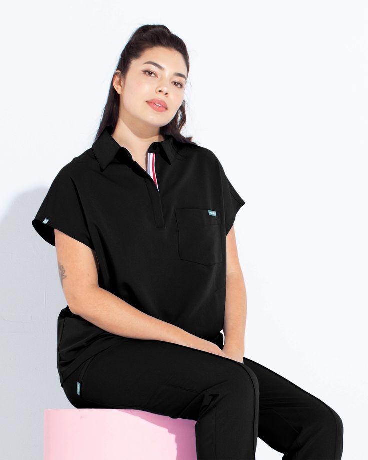 Modern, and sleek featuring a collared detail, our Capri top offers a looser fit. With a front chest pocket and 2 side pockets, it's safe to say our Capri top is the perfect combination of style and functionality. - Oversized fit - Modern collar style - Total of three pockets ✓ One front chest pocket ✓ Two side-angled pockets - Draped shoulder design Athleisure Relaxed Fit Collared Tops, Collared Athleisure Tops With Relaxed Fit, Relaxed Fit Collared Tops For Athleisure, Relaxed Fit Collared Tops In Athleisure Style, Sporty Loungewear Tops With Pockets, Sporty Black Tops With Pockets, Sporty Solid Tops With Pockets, Black Sporty Tops With Pockets, Sporty Lounge Tops With Pockets