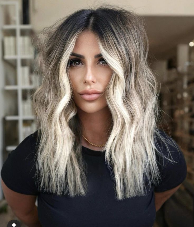 Hairstyles For Thinner Hair 2023, Lob With Partial Highlights, Blonde Ombre With Highlights, Money Piece Hair Brunette Caramel, Blonde Hair With Brunette Roots, Root Melt Blonde Highlights, Blonde To Dark Balayage, Brunette Roots Blonde Hair Balayage, Bright Blonde Hair Dark Roots