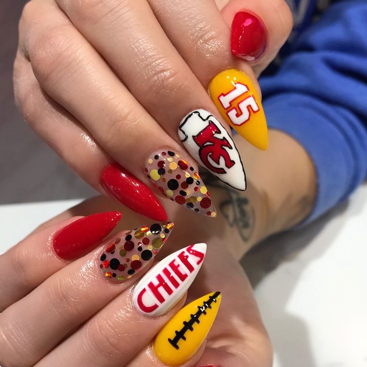 Kc Chiefs Nails Manicures, Kanas City Chiefs Nails, Kansas City Chiefs Nail Art, Kc Chiefs Game Day Outfit, Super Bowl Nails Chiefs, Football Acrylic Nails, Chief Nails Kansas City, Kansas City Nails, Red Football Nails