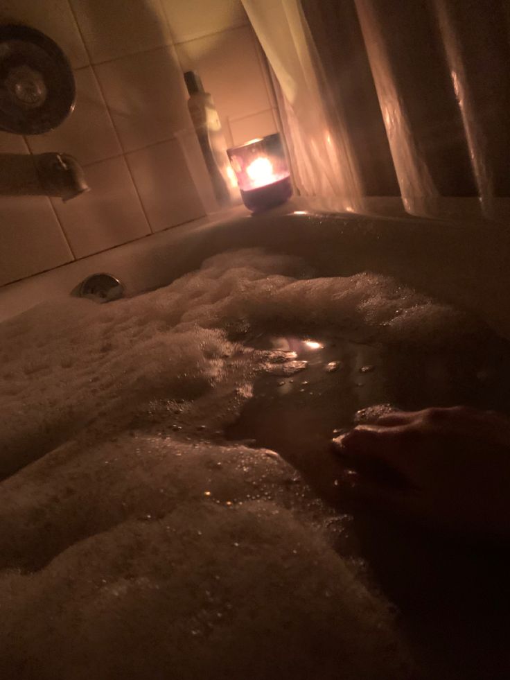 Bubble Bath Ideas, Bath Vibes, Romantic Bubble Bath, Bubble Bath Aesthetic, Bathtub Aesthetic, Bath Aesthetic, Black Femininity, Dreamy Room, Night Routine