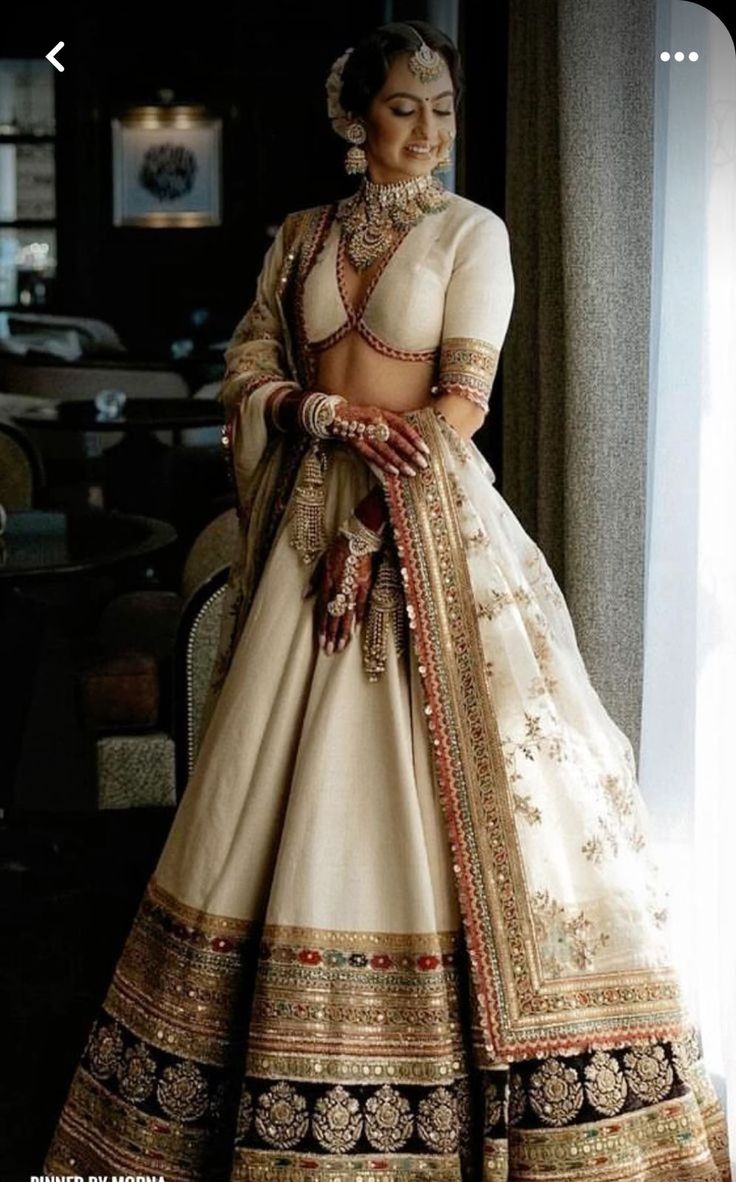 Indian Wedding Outfit Bride, Best Indian Wedding Dresses, Bridal Lehenga Designs, Simple Lehenga, Trendy Outfits Indian, Latest Bridal Lehenga, Indian Outfits Lehenga, Wedding Lehenga Designs, Lehenga Designs Simple