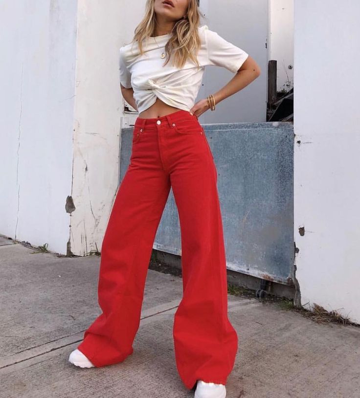 Modern Smart Casual, Red Jeans Outfit, Mens Dress Slacks, Quoi Porter, Pants Outfit Casual, Fashion Bottoms, Pants Women Fashion, Black Pants Casual, Red Jeans