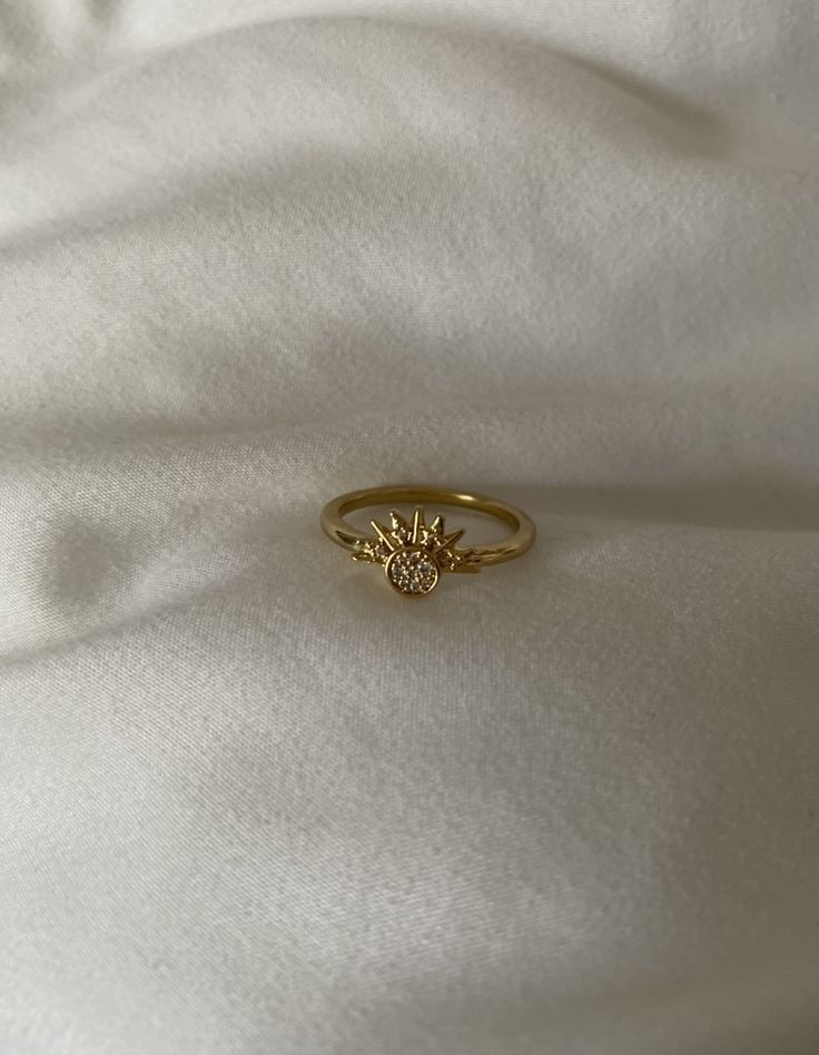 gold ring with sun Pandora Sun Ring, Sun Ring Aesthetic, Gold Pandora Ring, Sun Ring Gold, Pandora Rings Gold, Pandora Summer, 80s Rocker, Sun Ring, Gold Bracelet Simple