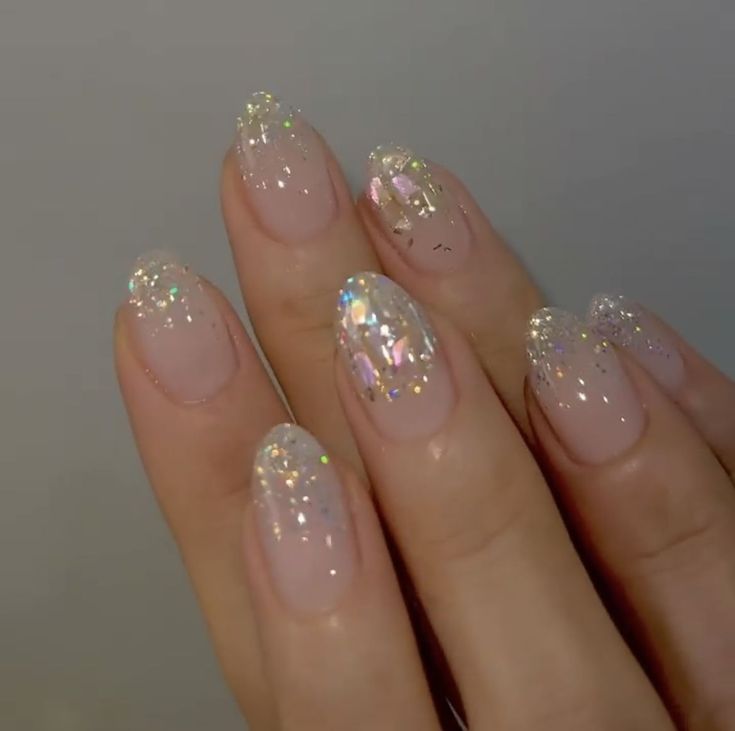 Sparkly Aesthetic Nails, Nails With Glitter Flakes, Cute Sparkly Nails, Sparkly Nail Ideas, Best Winter Nail Colors, Japanese Beauty Products, Clear Glitter Nails, Winter Nail Colors, Jewelry Japanese