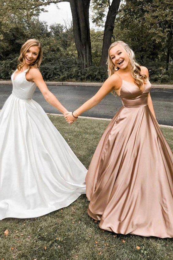 pinterest: aashlynwiswall Gold Satin Prom Dress, Ivy Wedding, Xv Ideas, Satin Long Prom Dress, Prom Dresses Cheap, Prom Picture Poses, Simple Satin, Satin Prom Dresses, Prom Photoshoot