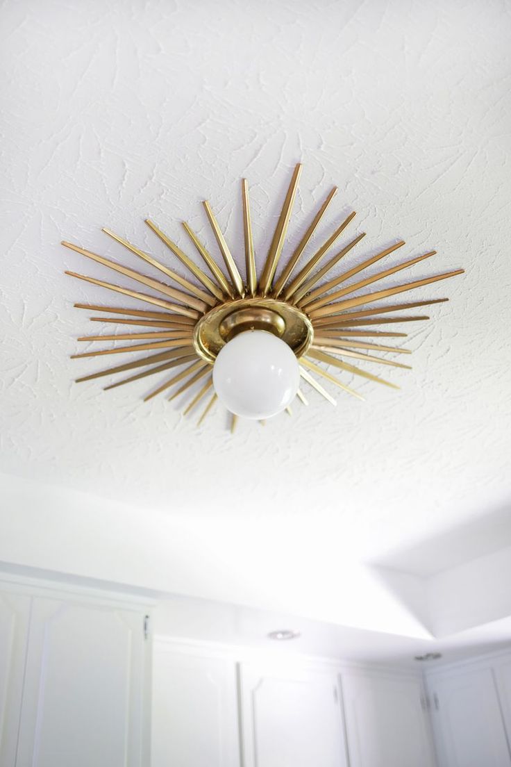 a ceiling light that is in the middle of a room with white walls and ceilings