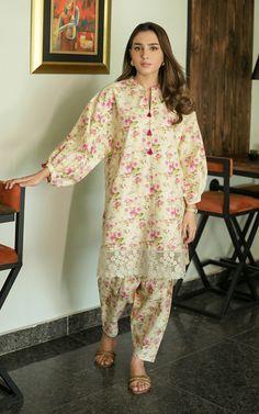 Shalwar Kameez Hairstyle, Lawn All Over Dress Design, Pakistani Branded Dresses Lawn, New Design For Kurti, Printed Kameez Designs, Lawn Kameez Designs Pakistani, Pakistani Casual Dress Design, Lawn Suit Design 2024, Lawn Shirt Design Pakistani