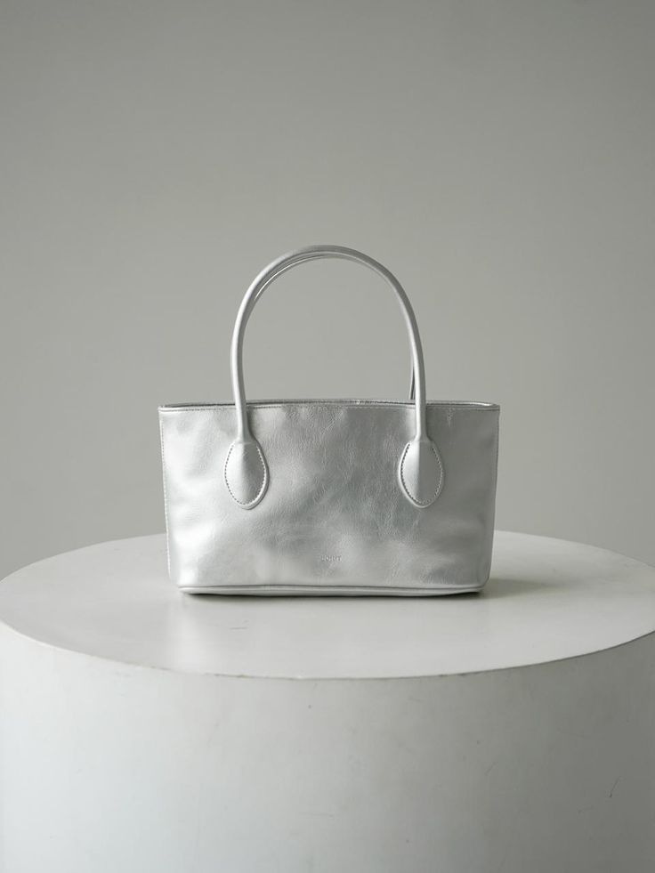 Composition : Outer Fabric (Polyurethane) Inner Skin (Polyester)Country of Origin : Republic of Korea Silver Rectangular Soft Leather Bag, Mini Basket, Basket Bag, Womens Tote Bags, Composition, Skin, The Originals, 10 Things, Fabric