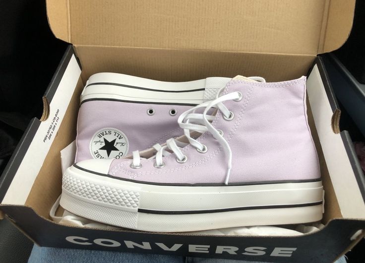 Light Purple Nike Shoes, Converse Shoes Platform Purple, Light Purple Platform Converse, Lilac Platform Converse, Platform Converse Purple, Lavender Platform Converse, Purple Platform Sneakers, Outfits With Purple Converse, Lilac Converse Outfit