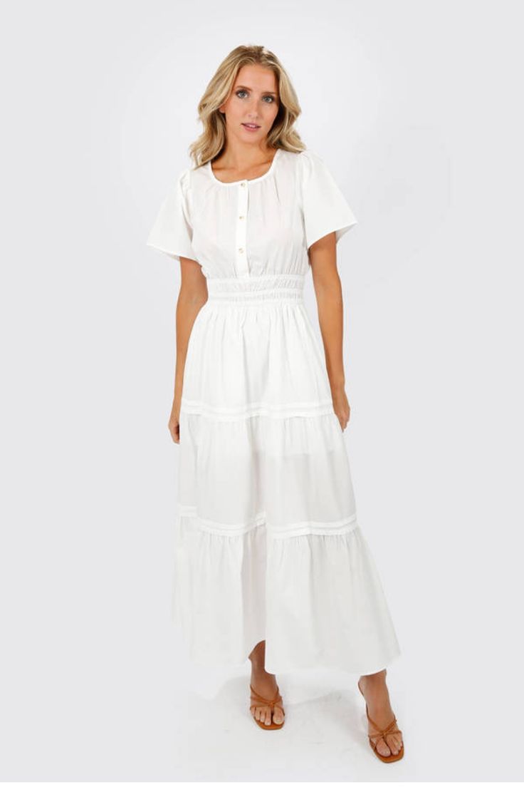 Salem White Tiered Poplin Maxi Dress https://www.tobi.com/product/79717-tobi-salem-tiered-poplin-maxi-dress?color_id=113577&utm_source=pinterest&utm_medium=social&utm_campaign={campaignid}_{adgroupid}_{product_id} Jazzy Outfits, White Lace Dress Long, White Homecoming Dresses, White Sundress, Welcome Summer, Long White Dress, White Short Dress, Open Arms, Tiered Maxi Dress