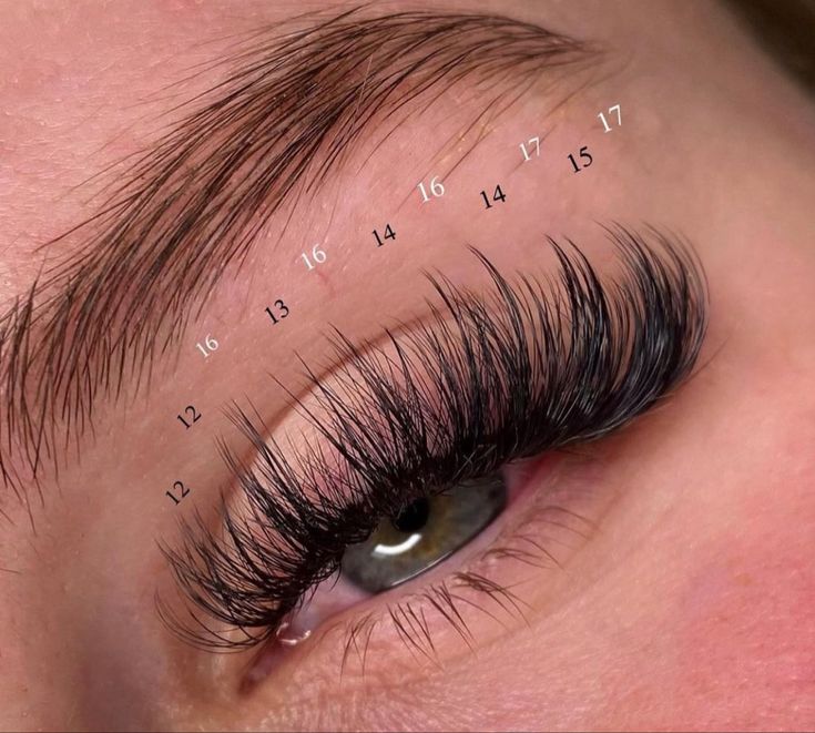 Kim Kardashian Eyelashes, Eyelash Extensions Salons, Natural Fake Eyelashes, Best Lash Extensions, Lashes Fake Eyelashes, Lashes Tutorial, Wispy Eyelashes, Lash Extensions Styles, Eyelash Extensions Styles