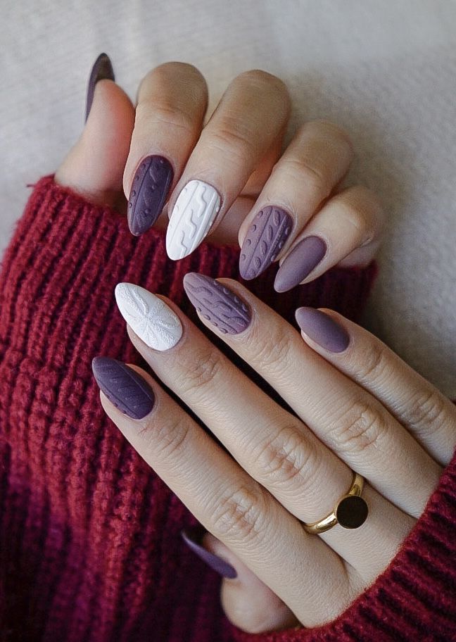 Sweater Weather Nail Art, Ombre Sweater Nails, Neutral Sweater Nails, Knitted Nail Art, Matt Winter Nails, Maroon Sweater Nails, Sweater Nails Almond Shape, Fall Sweater Nails Almond, Thanksgiving Sweater Nails