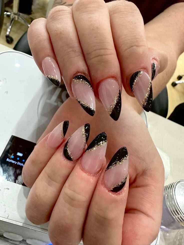 Black design nails Black Design Nails, Black And Nude Nails, Darkest Black Color, Black Tips, Special Nails, Cream Nails, Design Nails, Nail Extensions, Black And Cream