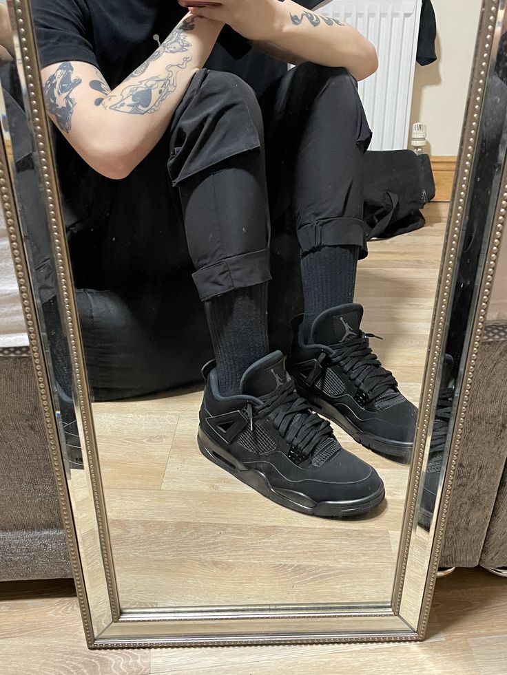 Black Cats Jordans, Jordan 4 Black Cat Outfit, Jordan Retro 4 Outfits, Jordan 4 Fits, Black Cat Outfit, Jordan Black Cat, Black Cat 4s, Jordan 4 Outfit, Cat Outfit