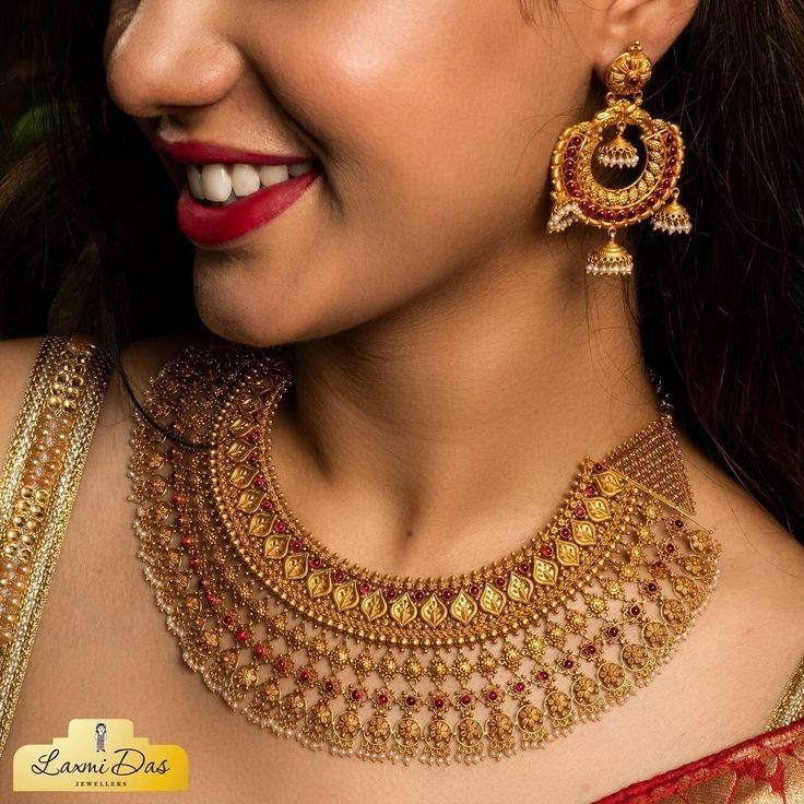 Antique Chokar Design Jewelry, Chokar Design Jewelry In Gold, Choker Necklace Designs Gold Indian, Haram Necklace Set, Jewellery Aesthetic, Bridal Necklace Designs, Gold Bridal Necklace, Antique Necklaces Design, Antique Necklaces