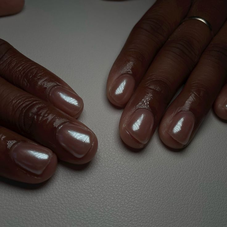 Clear Chrome Nails, Manicure Clear, Nude Chrome Nails, Nude Chrome, Pearl Chrome, Chrome Manicure, Clear Chrome, Classy Nail, Chrome Effect