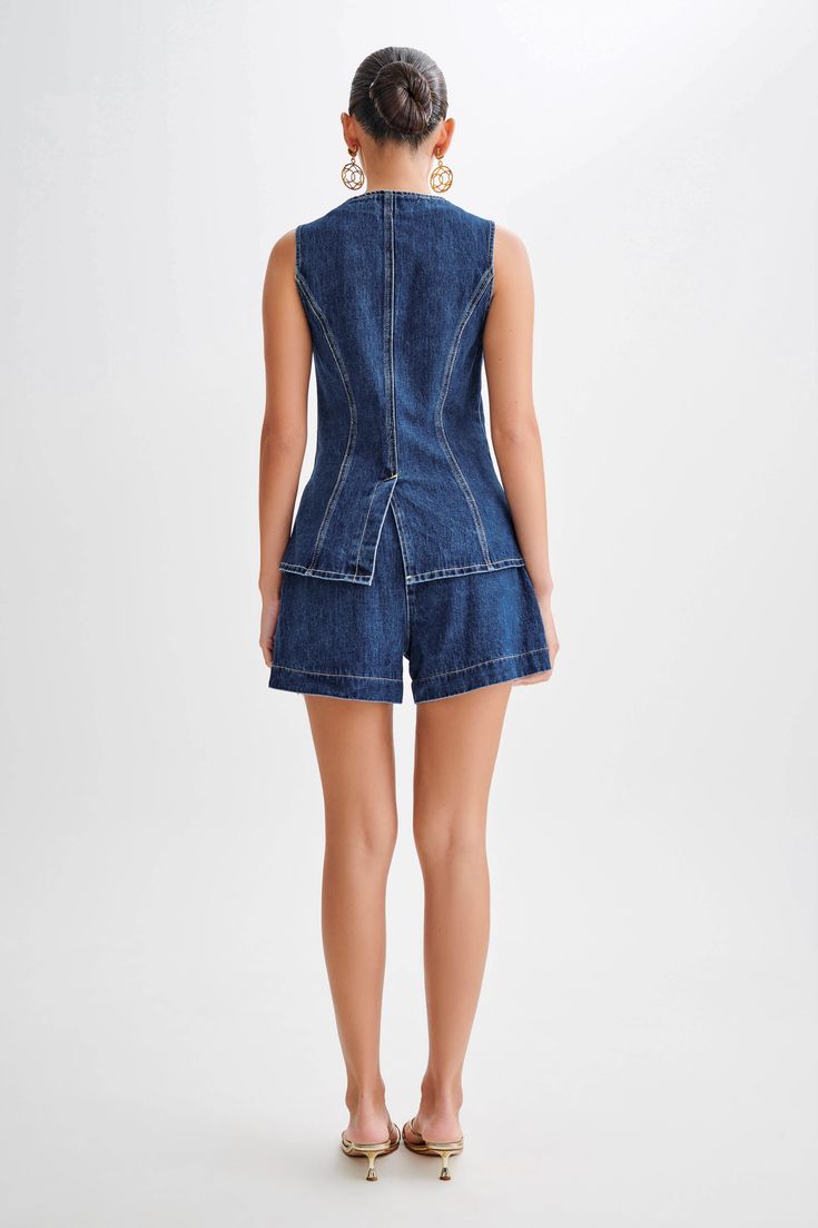 Hands down staple. Presenting the ABEL Denim Button Up Top, a modern essential for your wardrobe rotation. Boasting a round neckline and a convenient centre front button closure, this sleeveless top offers a versatile and chic aesthetic. The addition of front mock pockets adds a hint of utilitarian flair, while princess seams ensure a flattering silhouette. This longline vest is perfect for layering over various outfits, whether you're going for a relaxed weekend look with the Abel Denim Shorts or adding a touch of sophistication by layering it over a dress. Versatile and stylish, the Abel Denim Button Up Top is destined to become a key piece in your wardrobe lineup. Capsule Wardrobe Basics, Chic Aesthetic, Maxi Dress Sale, Linen Suit, Beige Dresses, Princess Seams, Button Up Top, Denim Coat, Jersey Dress