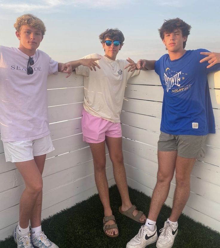 Guy Fits Aesthetic Summer, White Boy Summer Outfits, Frat Boy Outfits Guys, Basic White Guy Outfits, White Boy Style, Basic White Boy Outfit, Frat Boy Style, Teen Boy Summer, Adams Aesthetic