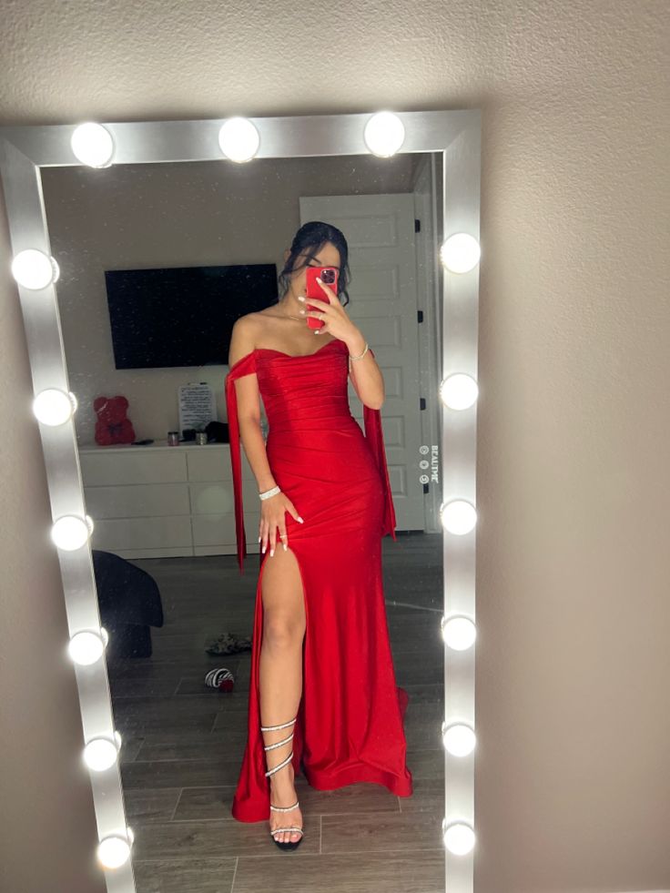 Graduation Dresses Red, Vestidos De Gala Elegantes Noche, Long Formal Dresses, Off Shoulder Evening Dress, Red Mermaid, Classy Prom Dresses, Make Your Own Dress, Looks Party, Short Homecoming Dress