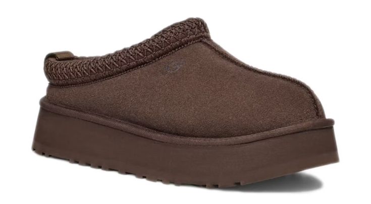 UGG TAZZ SLIPPER CHOCOLATE (WOMEN'S) SKU: 1122553-CHO Chocolate Uggs Outfit, Brat Autumn, Chocolate Uggs, Tazz Slipper, Ugg Tazz, Harrods London, Sneakers Box, Kobe Shoes, Pretty Shoes Sneakers