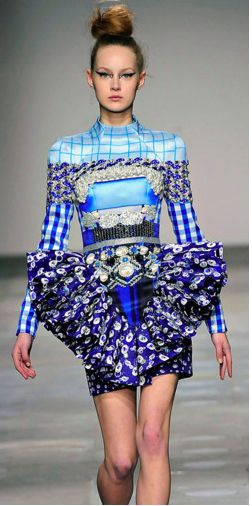 mary katrantzou - haute couture - inspiring dresses Academic Integrity, Sculptural Fashion, Into Fashion, Mary Katrantzou, College Essay, Weird Fashion, Celebrity Design, Irish Dance, Looks Street Style