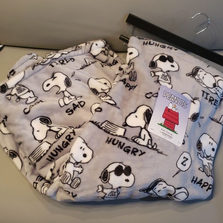 a blanket with snoopy dogs all over it