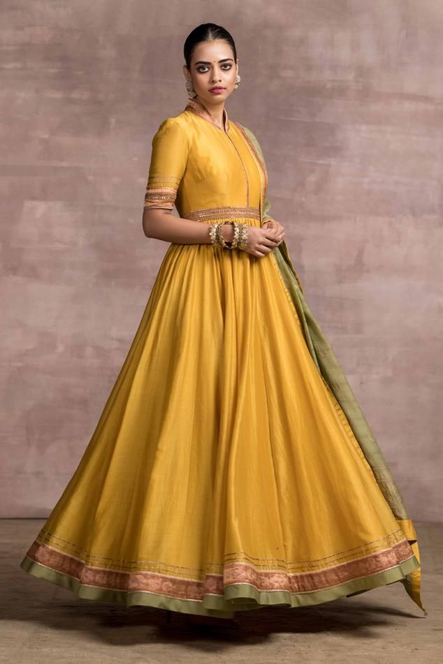 Earthy mustard collared anarkali with brocade borders and placement embroidery. Paired with a contrasting handloom dupatta and churidar.
Component: 3
Embroidered
Neckline: V-neck
Sleeve Length: Half
Fabric: Anarkali: Dolly Staple, Churidar: Viscose Jersey, Dupatta: Handloom
Color: Yellow
Placement embroidery
Half sleeves
Contrast dupatta
Back cutout
Disclaimer - The handloom dupatta may vary in terms of the motifs and colours depending on the availability - Aza Fashions Tarun Tahiliani Anarkali, Neat Bun, Tarun Tahiliani Bridal, Handloom Dupatta, Drape Lehenga, Floral Anarkali, Yellow Anarkali, Silk Anarkali, Blue Corset