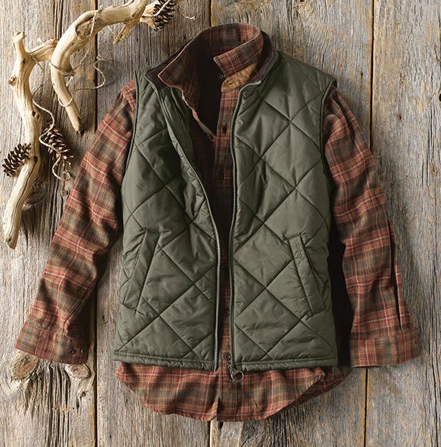 Men Mountain Outfit, Orvis Men's Clothing, Lumberjack Style Men Outfits, Barbour Style Men, Rustic Mens Fashion, Outfit Camp, Bound Buttonholes, Outdoorsmen Style, Barbour Clothing