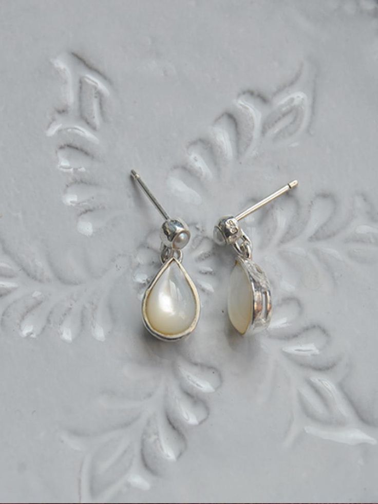 Composition : Silver (Sterling Silver 92.5%), Natural white mother-of-pearl, freshwater pearlColor : SilverCountry of Origin : KOREA Elegant Mother Of Pearl Earrings As Gift, White Mother Of Pearl Fine Jewelry, Classic White Mother Of Pearl Earrings, Mother Of Pearl Dangle Pearl Earrings, White Mother Of Pearl Jewelry For Formal Occasions, Formal White Mother Of Pearl Jewelry, White High Luster Drop Pearl Earrings, White High Luster Pearl Drop Earrings, Elegant Mother Of Pearl Earrings With Pearl Pendant