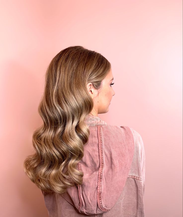 Classic Hair Down Wedding, Down Curled Hairstyles Wedding, Sleek Curls Long Hair, Modern Old Hollywood Hair, Classy Curled Hair, Soft Glam Curls Hollywood Waves, Formal Waves Hairstyle, Soft Wave Wedding Hairstyles, Long Hollywood Curls