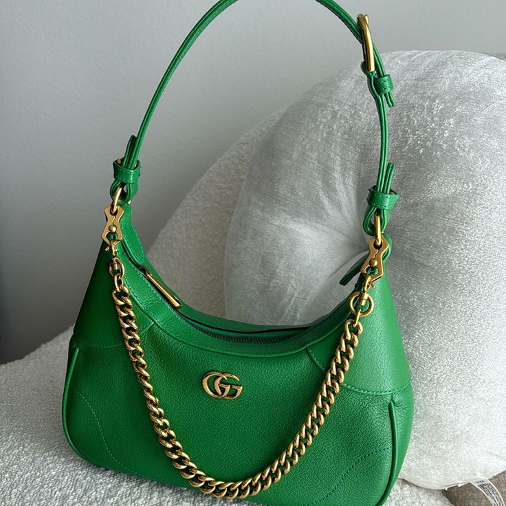 New Tag, Box And Dust Inc 10 X 2.8 X5 Aprox Has A Long Leather Strap Adjustable A Golden Shoulder Bag No Low Ball See Pictures Ship Fast Comes From Gucci Boutique In Austin Designer Green Shoulder Bag With Chain Strap, Green Gucci Bag With Detachable Handle, Designer Green Bag With Chain Strap, Green Gucci Crossbody Shoulder Bag, Gucci Green Crossbody Bag, Green Gucci Crossbody Bag, Green Gucci Bag For Everyday Use, Green Gucci Bag With Detachable Strap, Gucci Green Bag With Detachable Strap