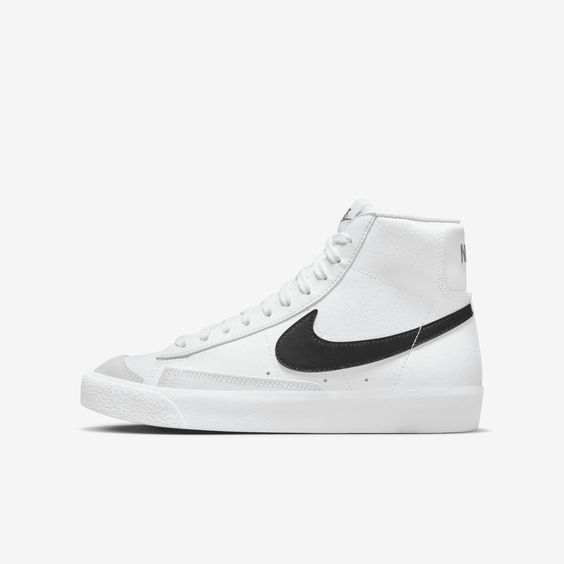 The Nike Blazer Mid '77 channels the old-school look of Nike basketball with a vintage midsole finish. Throwback style with modern materials means you can run, skip and jump in comfort. Nike Popular Shoes, Nike Blazers Mid 77's, Shoes Aesthetic Nike, Boy Wishlist, White Nike Blazers, Nike Mid Blazer, Sigma Boy, Nike Hightop, Blazers Nike