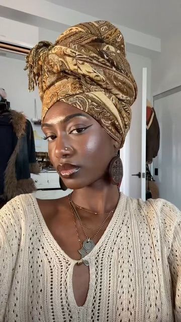 Headwrap Outfit Casual Street Styles, Head Wraps For Natural Hair, Bohemian Head Scarf, Headwrap Scarf, Headwrap Styles, Scarf Headwrap, Headwrap Hairstyles, Headwrap Tutorial, Minimalist Bohemian