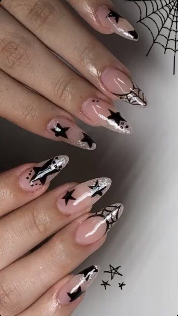 Star Nails Y2k Almond Shape, Y2k Nails Halloween, Goth Y2k Tattoo, Star Nails Acrylic Y2k Almond, Spider Aesthetic Clothes, Halloween Star Nails, Cute Spider Nails, Y2k Nails Acrylic Stars, Prom Nails Stars