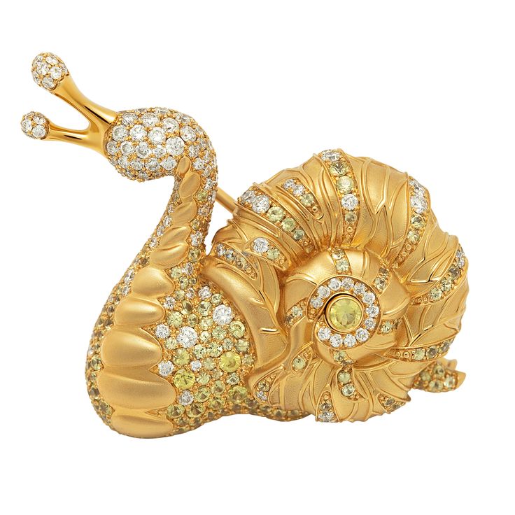 18 Karat Yellow Gold, Diamond, Yellow Sapphire Snail Brooch Adorn yourself with this exquisite 18 Karat Yellow Gold brooch from the Eden collection. The delicate snail design radiates opulence and sophistication with sparkling diamonds and yellow sapphires that catch the light from every angle. This exclusive piece will add an air of luxury to any ensemble. Pair with a timeless style and let the jewels sparkle, sure to turn heads and create a lasting impression with its sophisticated allure. 38mm x 30mm x 10mm 14.86 gms Haute Jewelry, Vintage Jewelry Ideas, Figural Jewelry, Van Cleef And Arpels, The Eden, Bee Brooch, Insect Jewelry, Gold Brooch, Antique Brooches