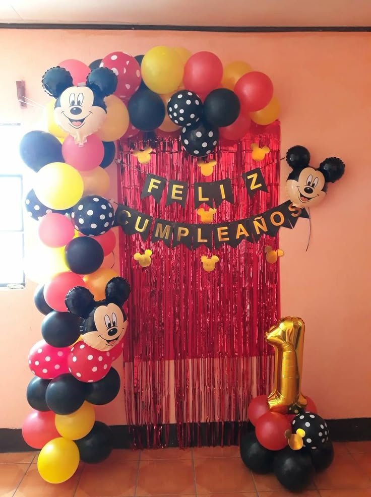 the balloon arch is decorated with mickey and minnie mouse balloons