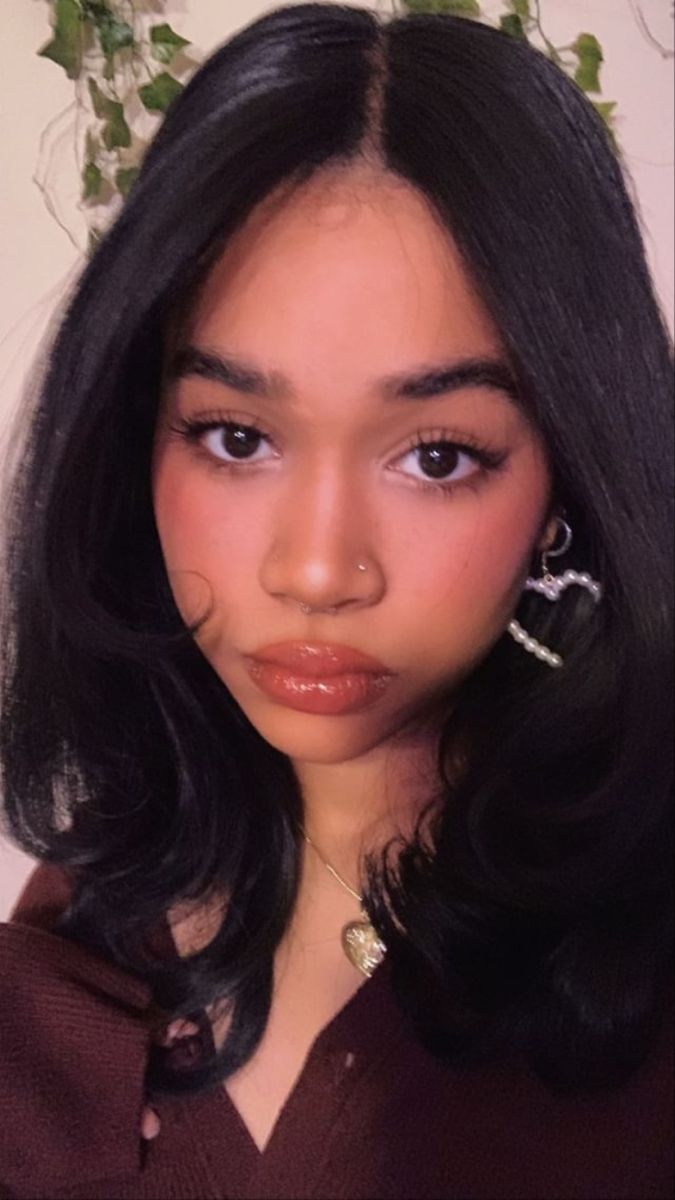 Wide Nose Piercing, Small Nose Black Women, Wide Nose Beauty, Nose Peircing, 90s Makeup Look, Feminine Makeup, Cute Nose Piercings, Straight Nose, Wide Nose