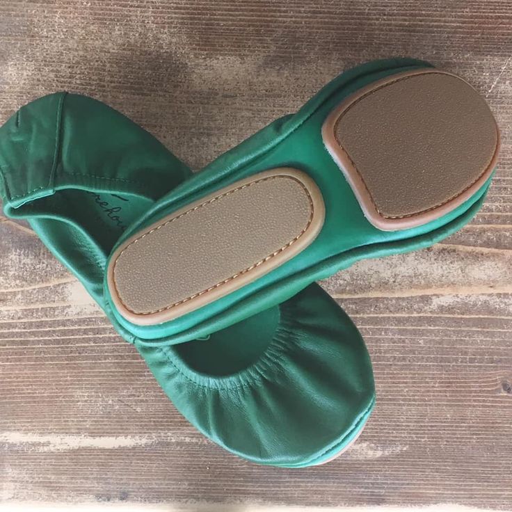 All-Leather, Super Comfy Rubber Soles, Nib. Fit True To Size, Half Sizes Should Size Up. Foldable Flats, Money And Happiness, Doll Tutorial, Ballerina Flats, Kelly Green, Ballerinas, Flat Shoes Women, Green Color, Girls Shoes