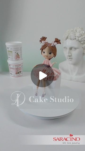 Fondant Hair, Sitting Doll, Fondant People, Fondant Figures Tutorial, Polymer Clay Kawaii, Cake Topper Tutorial, Fondant Cake Toppers, Fondant Tutorial, Everything Is Possible