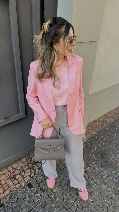 Pink Blazer Outfit Work, Pink Pants Outfit, Blazer Rosa, Elegantes Outfit Damen, Stile Casual Chic, Look Rose, Street Style Fall Outfits, Trendy Outfits Winter, Stylish Winter Outfits