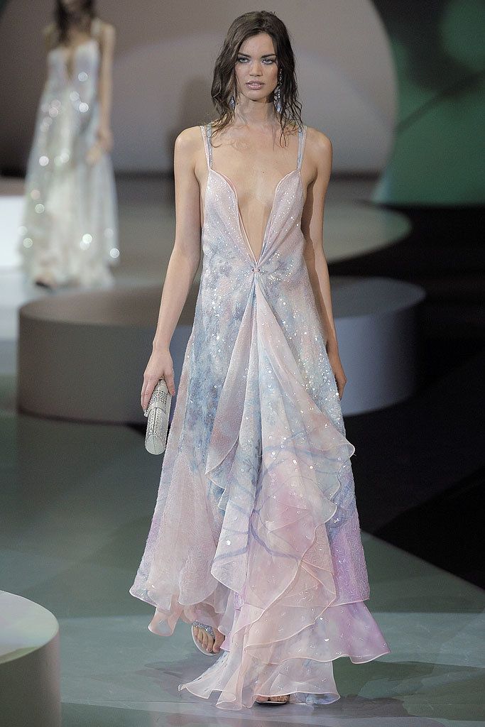 Giorgio Armani Spring 2009 Ready-to-Wear Fashion Show - Rianne Ten Haken Runway Fashion Couture, Vintage Runway, Runway Dresses, Fairytale Dress, Glam Dresses, Fantasy Fashion, Looks Vintage, Fancy Dresses, Primavera Estate