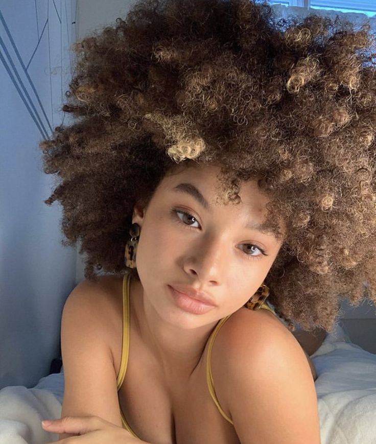 Light Skin Black Woman, Mha Faceclaims, Light Skin Women, Hannah Mussette, Chest Board, Light Skin Girl, Afro Twist Braid, Blonde Afro, Afro Twist