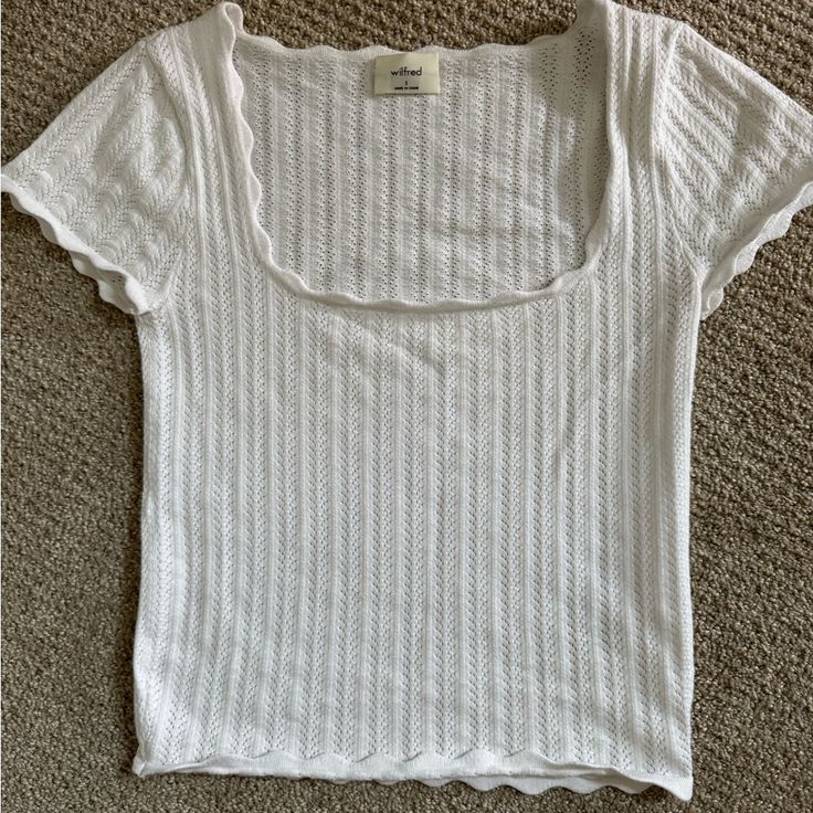 Never Worn. Cute T-Shirt Aritzia Shirt, Posh Mark, Fall Inspo, Cute Tshirts, Dream Clothes, Fancy Dresses, Cute Tops, Spring Outfits, Colorful Shirts