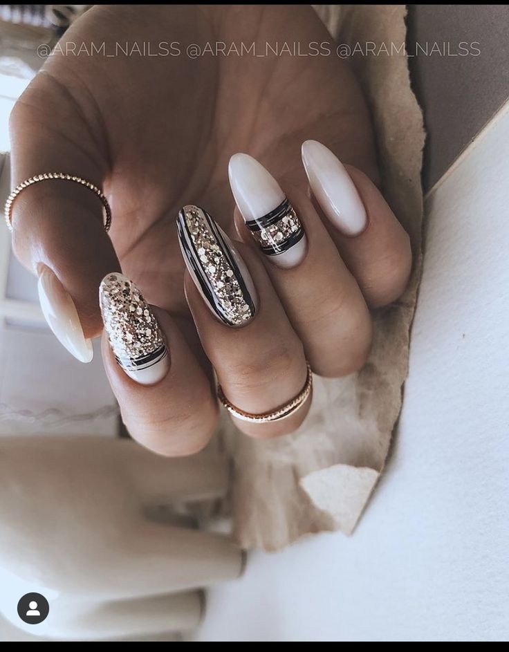 Nail Ideas Black And White, Nail Ideas Black, Nail Art Trendy, Angel Nails, Winter Nail Ideas, Romantic Nails, Nail Idea, New Year's Nails, Winter Nail