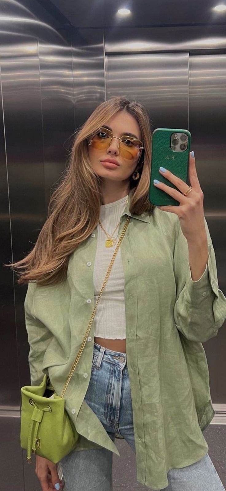 Old Money Summer Outfits Modest, Colored Button Up Shirt Outfit, Light Green Button Up Outfit, August Outfits 2024, Green Aesthetic Outfit Girl, Green Linen Shirt Outfit Women, Outfit With Green Shirt, Cute Green Outfits Aesthetic, Light Green Shirt Outfit