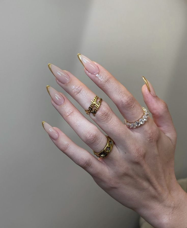 Acrylic Nails Stiletto, Golden Nails, Nagel Tips, Easy Nails, Cat Kuku, Artificial Nails, Chrome Nails, Nail Accessories, Gold Nails