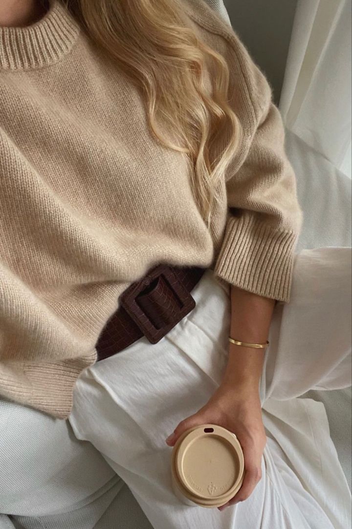 Fashion Neutral Colors, Clean Girl Aesthetic Outfits, Minimalist Aesthetic Outfit, Soft Minimalist Aesthetic, Neutral Aesthetic Outfits, Neutral Outfit Aesthetic, Simple Sunglasses, Girl Aesthetic Outfits, Neutral Color Outfits