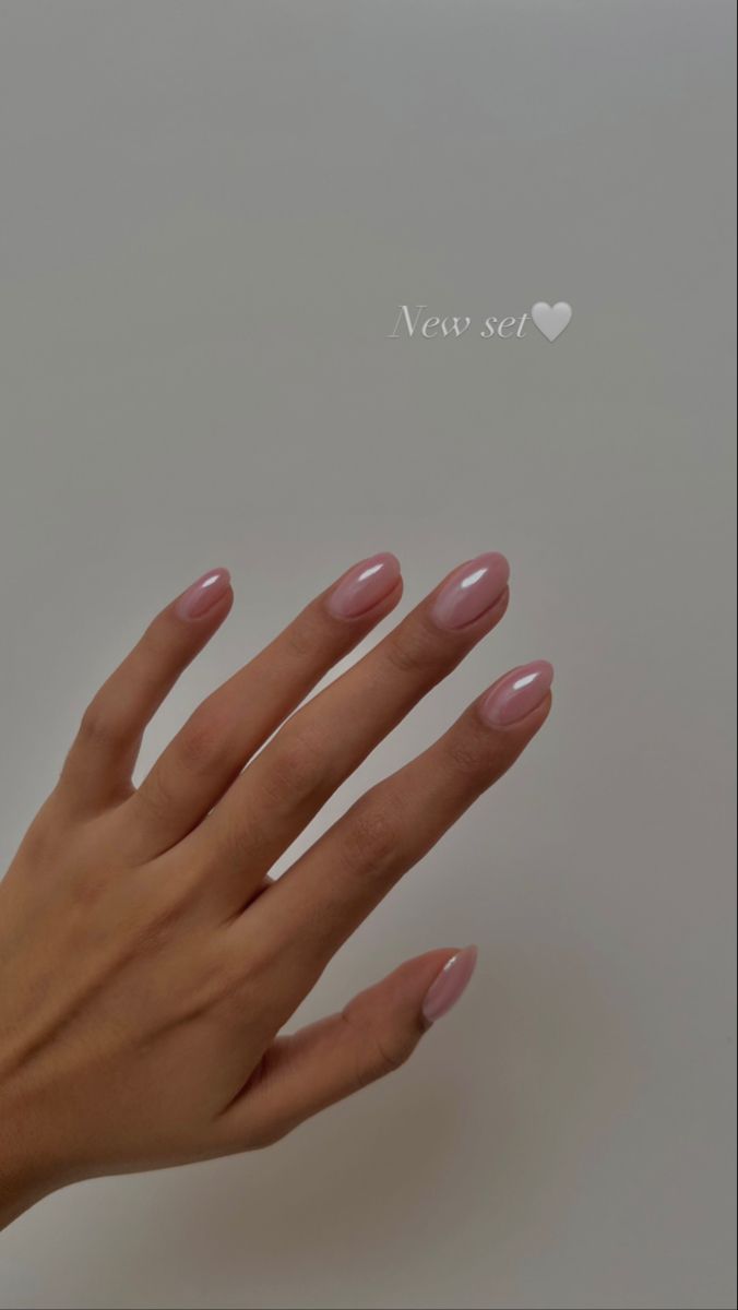 Nail Inspo Almond, Short Pink Nails, Short Almond Nails, Short Almond, Basic Nails, Gettin Hitched, Nails Almond, Cute Nail Designs, Gel Nail Art