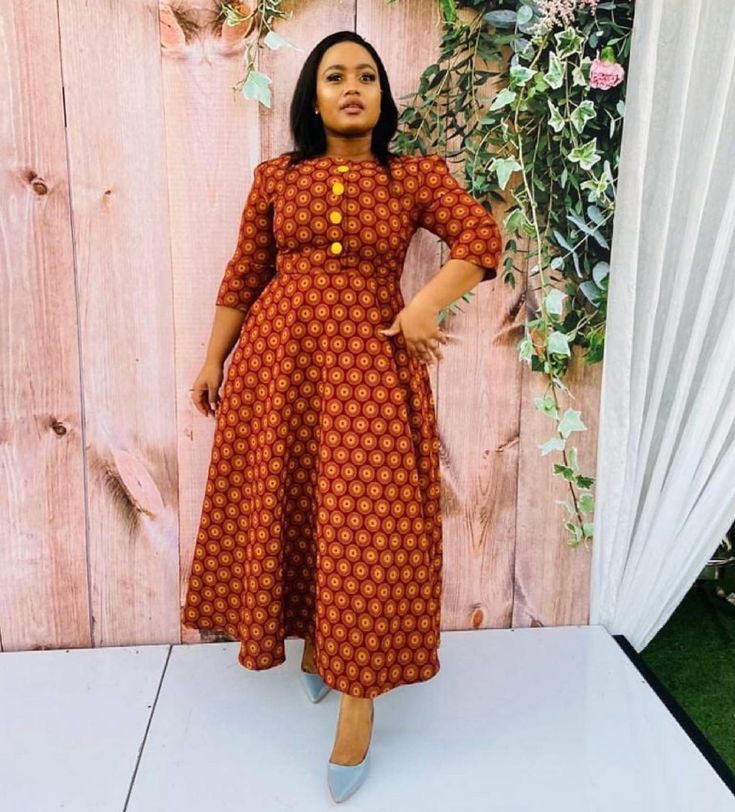 Brown Shweshwe, Seshoeshoe Designs, Shweshwe Dresses For Makoti, Seshoeshoe Dresses, Shweshwe Dresses, Traditional African Clothing, Circle Dress, African Traditional Dresses, Dress Appropriately