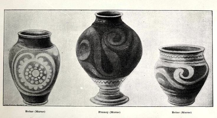 three different vases are shown in this drawing